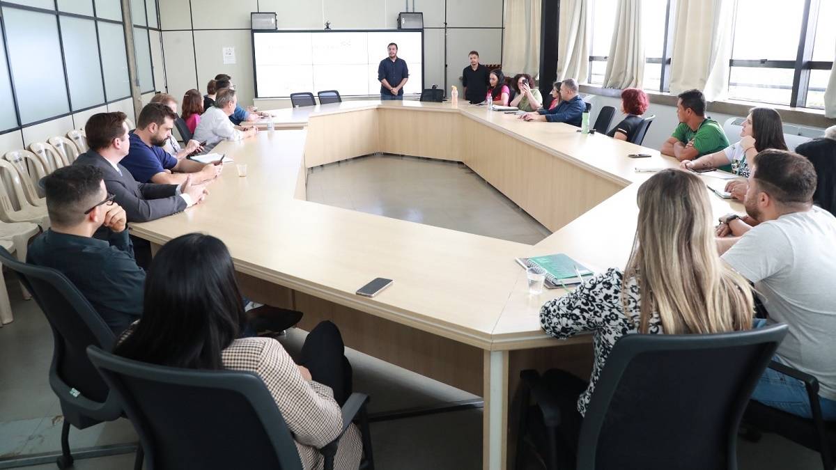 Projeto do Mercado Municipal de Cascavel é apresentado em reunião