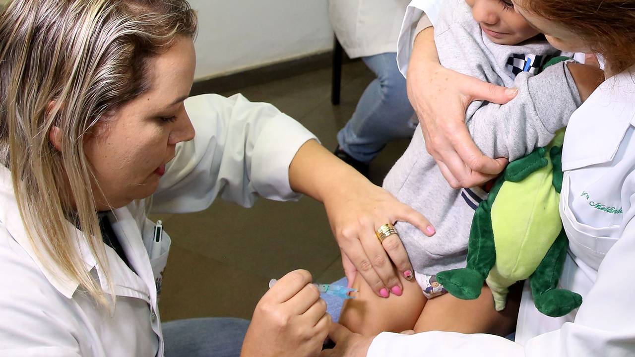 Combate às meningites: em um ano, Paraná reduz em 27% os casos da doença