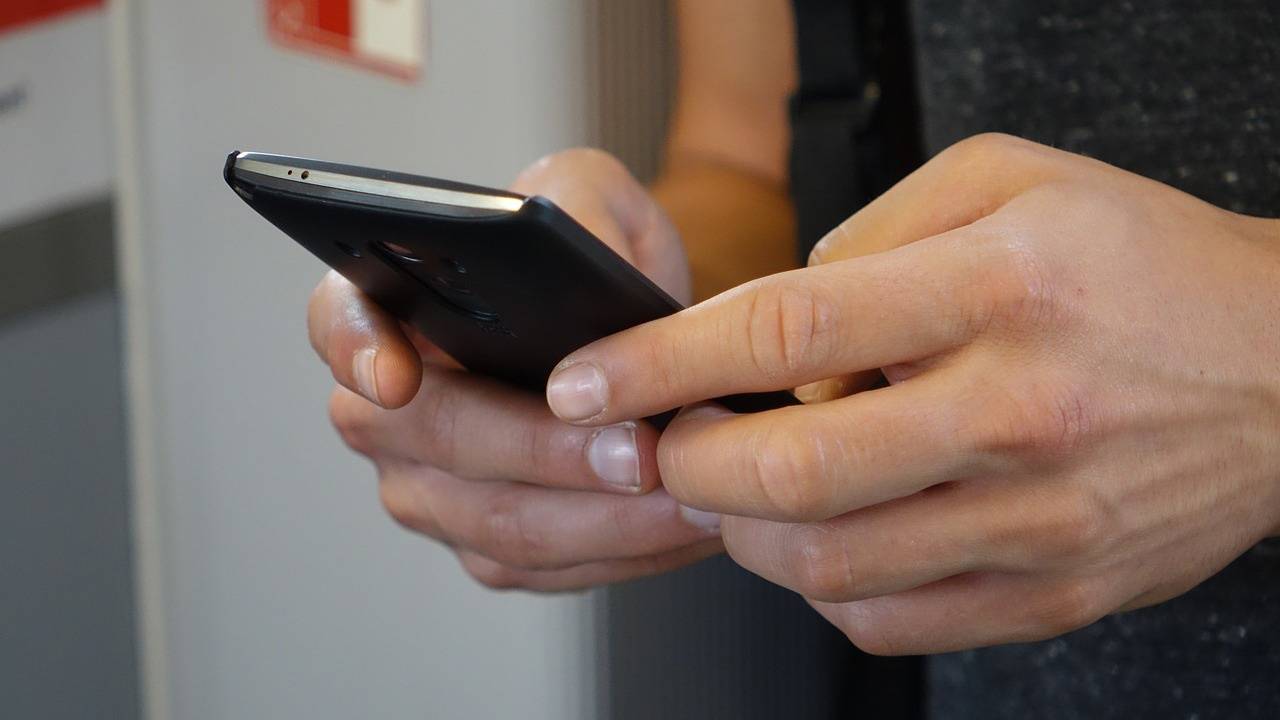 Mulheres do campo terão curso de inclusão digital para uso de smartphones no Paraná