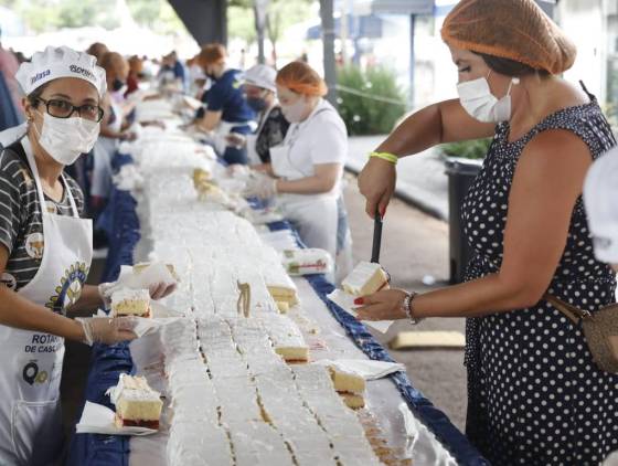 Aniversário: Bolo gigante marca a comemoração dos 73 anos de Cascavel