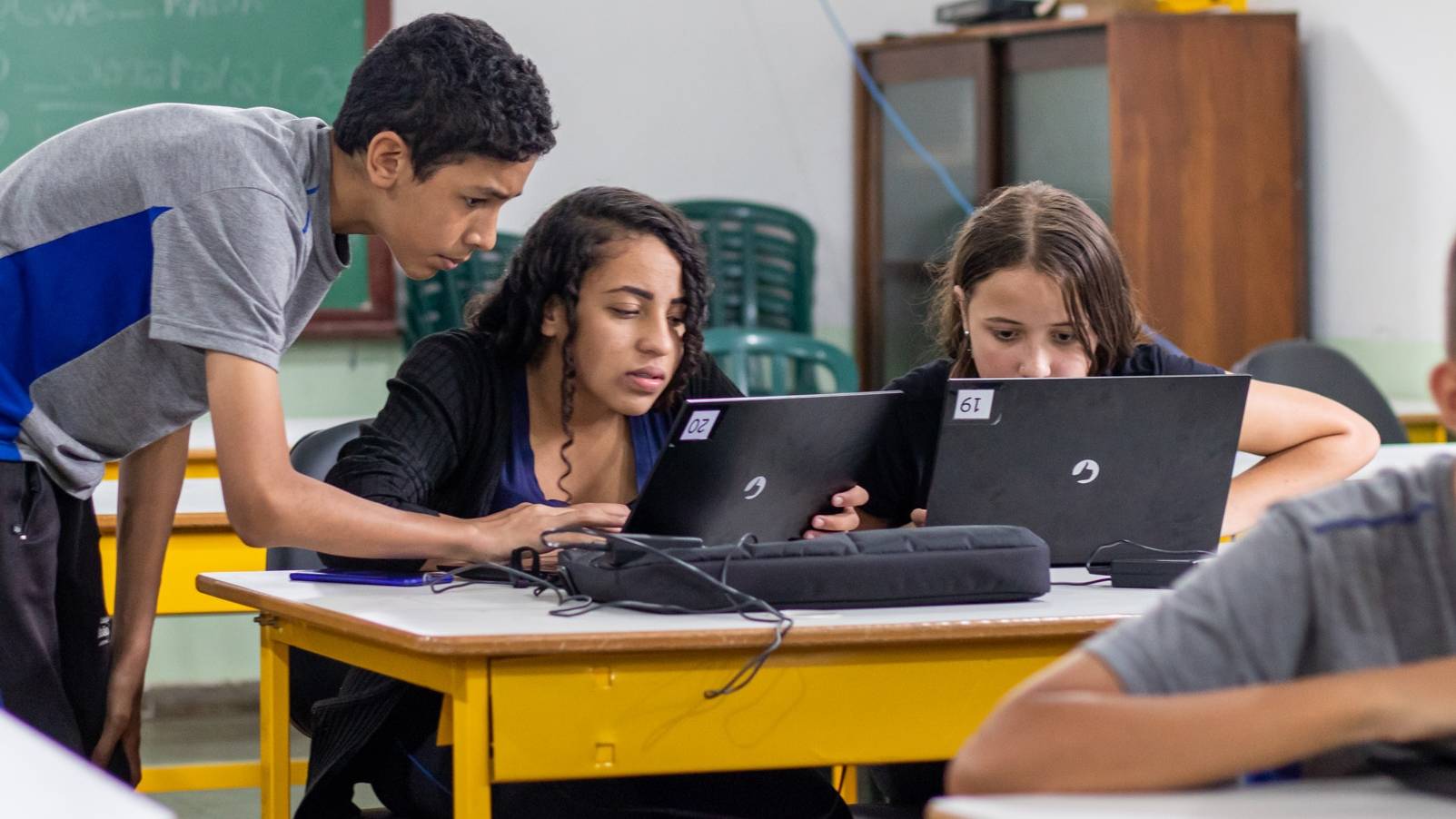 Programa Parceiro da Escola é aprovado em todos os colégios consultados em pesquisa