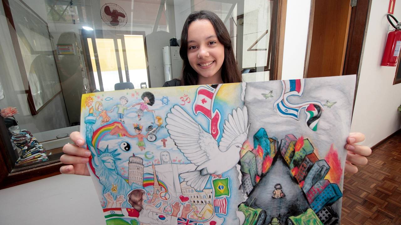 Aluna do Centro Juvenil de Artes Plásticas é vencedora no Paraná em concurso internacional