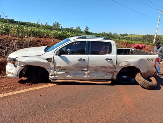 Três veículos se envolvem em acidente na PR-491 no oeste do Paraná