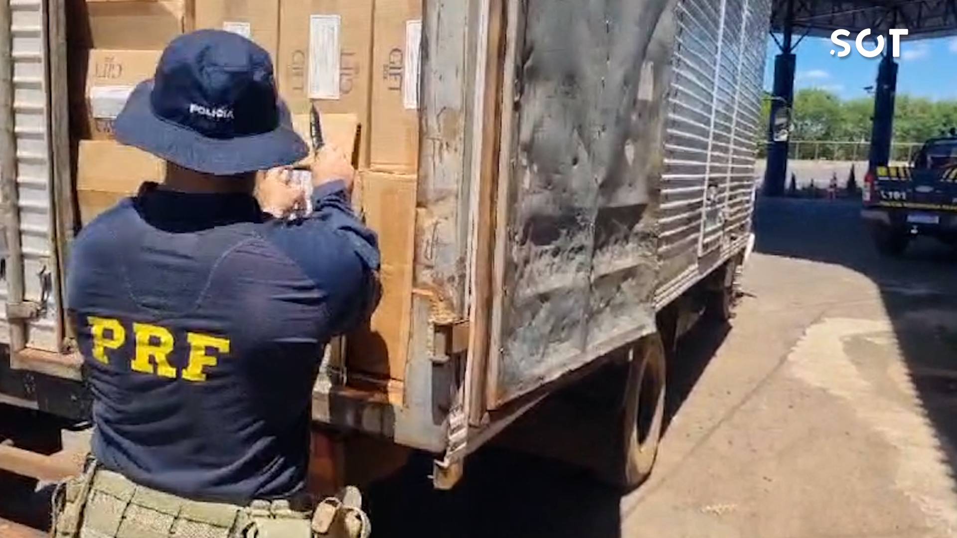 PRF Intercepta caminhão de Cascavel com carga ilegal de cigarros em operação na BR-163