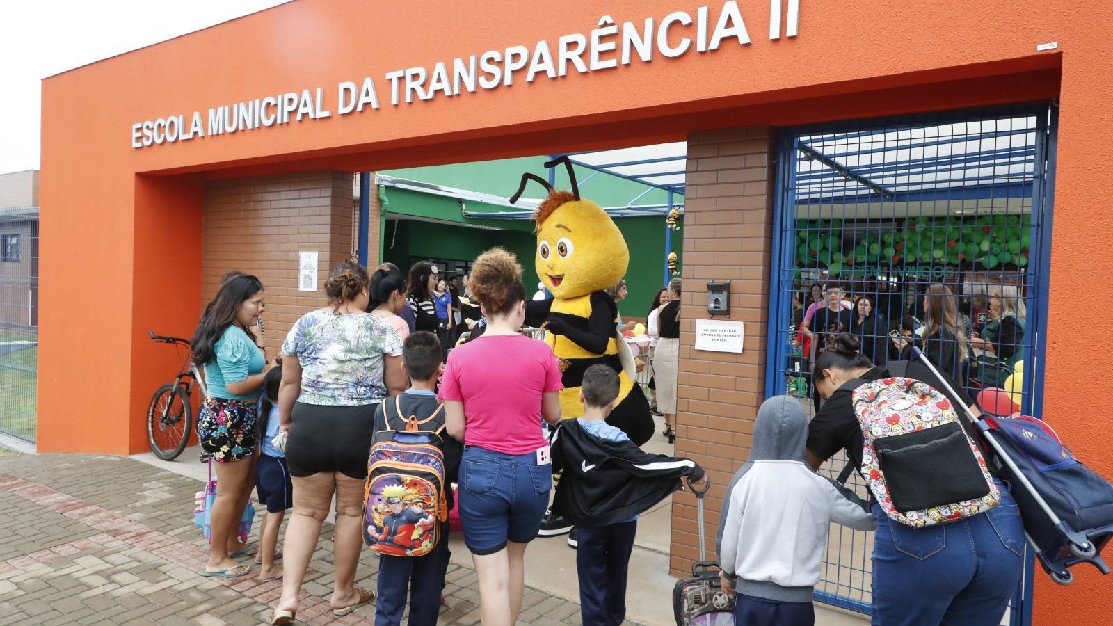 Mais de 33 mil crianças iniciam o ano letivo de 2025 nas escolas e Cmeis de Cascavel