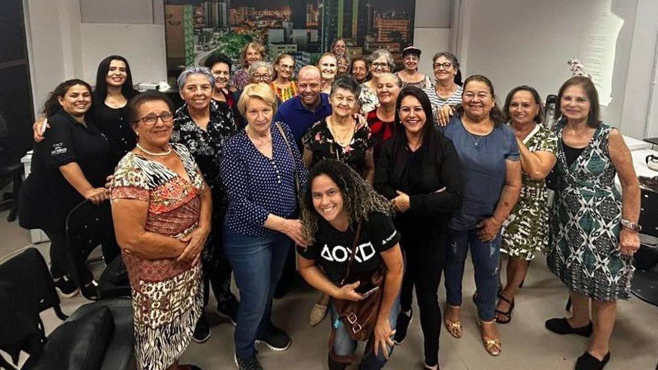 "Café com Historias": Pioneiras de Cascavel celebram o Dia Internacional da Mulher