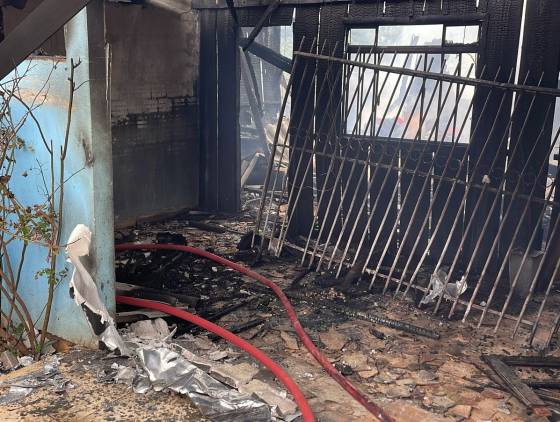 Incêndio destrói duas casas no Jardim Melissa, em Cascavel