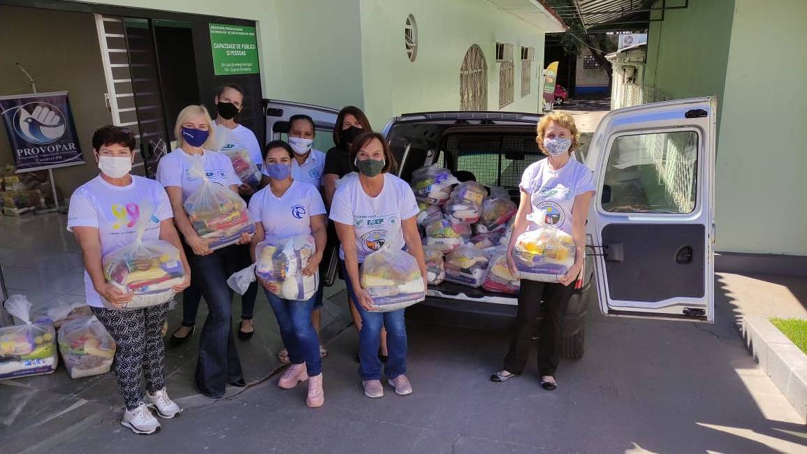 Comissão Feminina do Sindicato Rural de Cascavel entrega 100 cestas à Provopar
