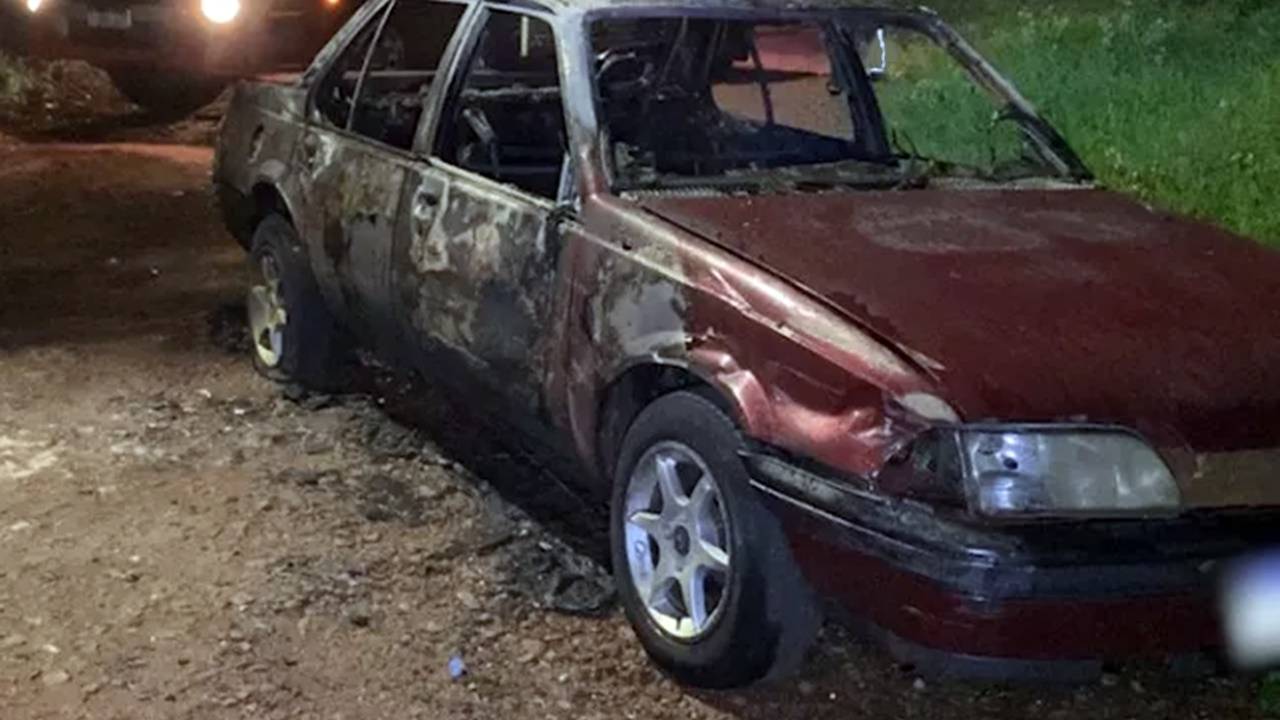 Carro utilizado em homicídio no Bairro Santo Inácio, é encontrado incendiado horas depois