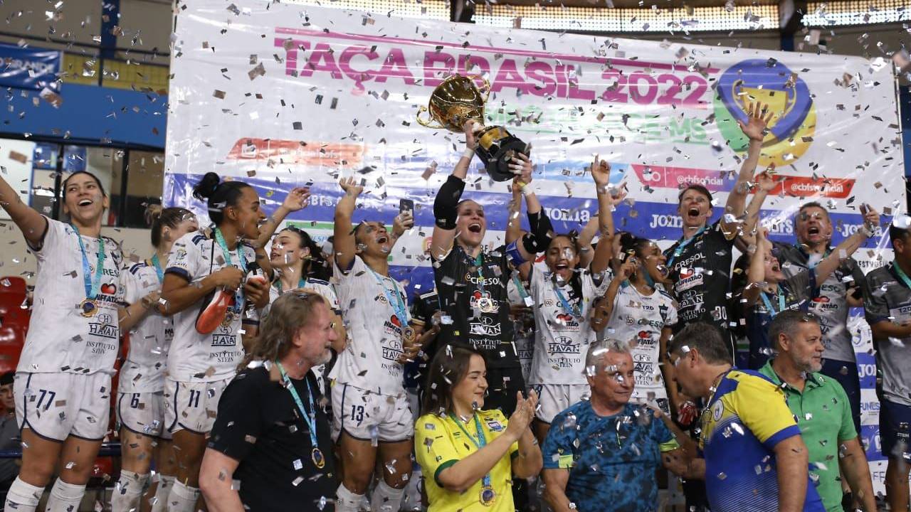 Stein Cascavel Futsal é o primeiro time paranaense a ser campeão da Taça Brasil de Futsal Feminino