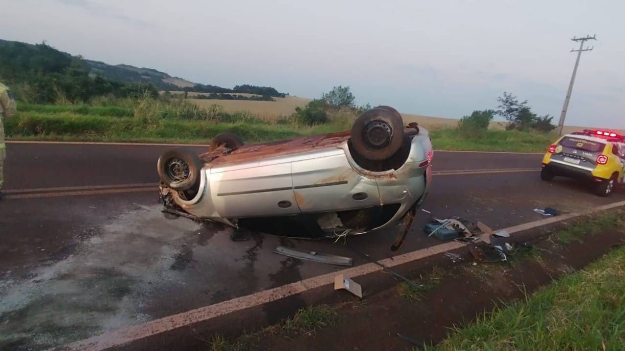 Motorista fica ferido em capotamento na PR-180 em Cascavel