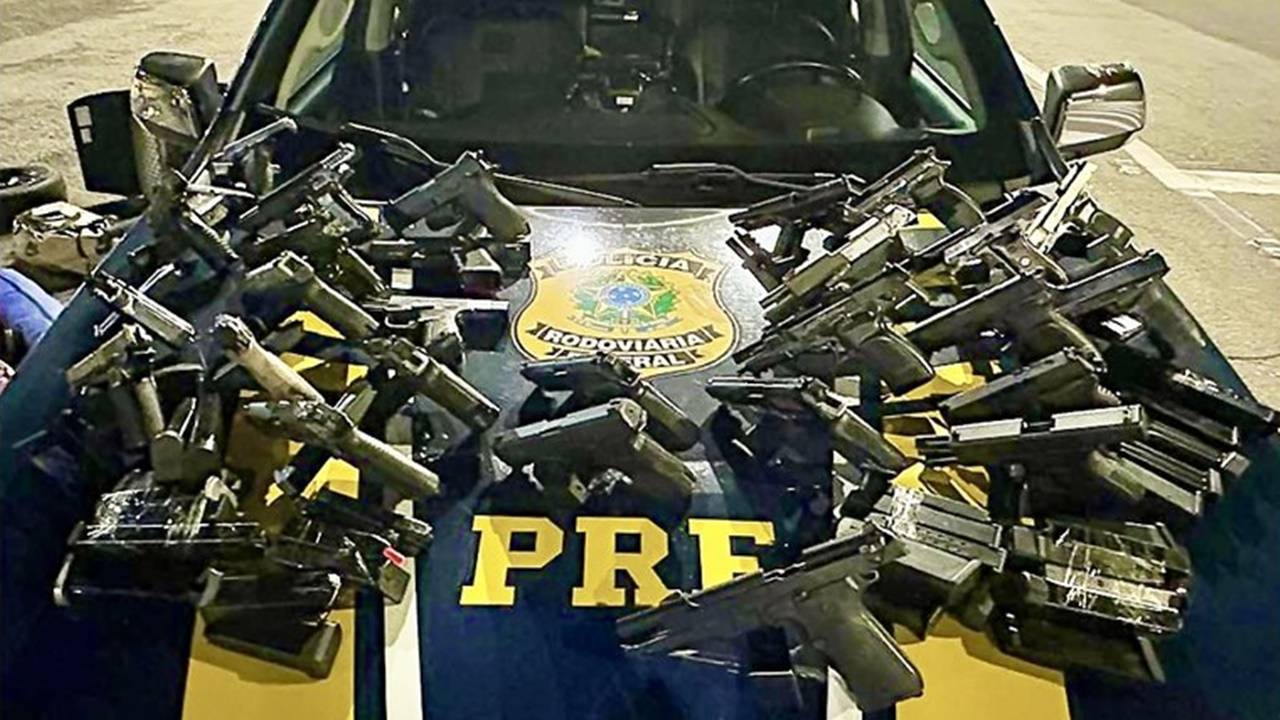 Polícia Rodoviária Federal e FICCO/PR apreendem arsenal com casal no Paraná