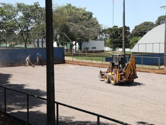 OBRA NO ESPORTE: Quadras de tênis são reformadas no Complexo Esportivo Ciro Nardi