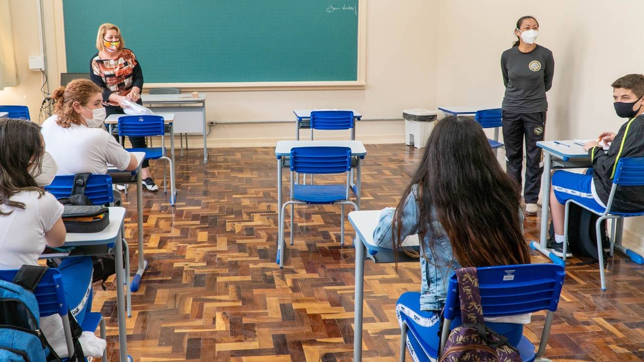 Aulas presenciais na rede estadual de ensino retornam nesta segunda-feira