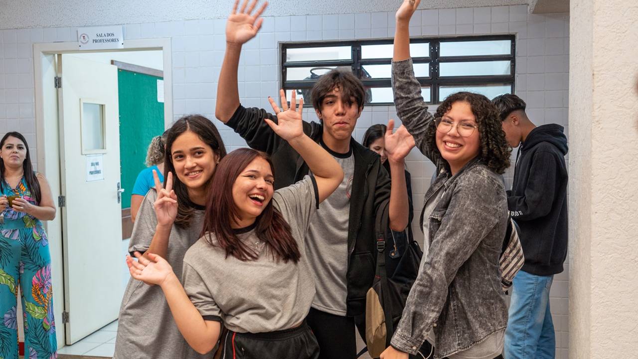 Volta às aulas da rede estadual tem reforço na educação em tempo integral e mais tecnologia