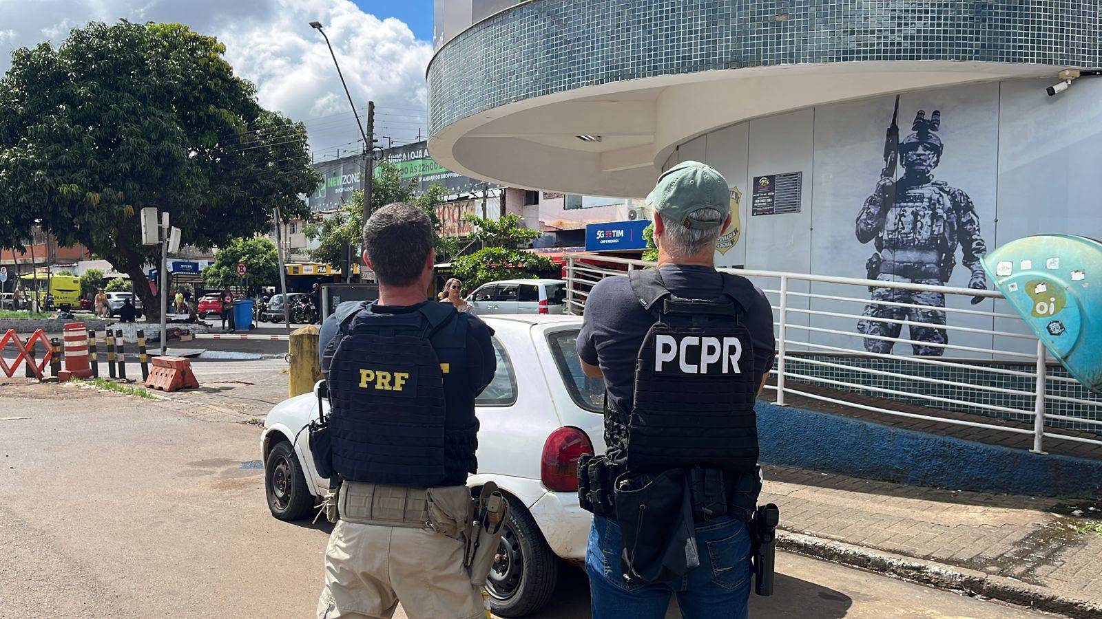 PRF recupera veículo furtado em Foz do Iguaçu com apoio da Polícia Civil