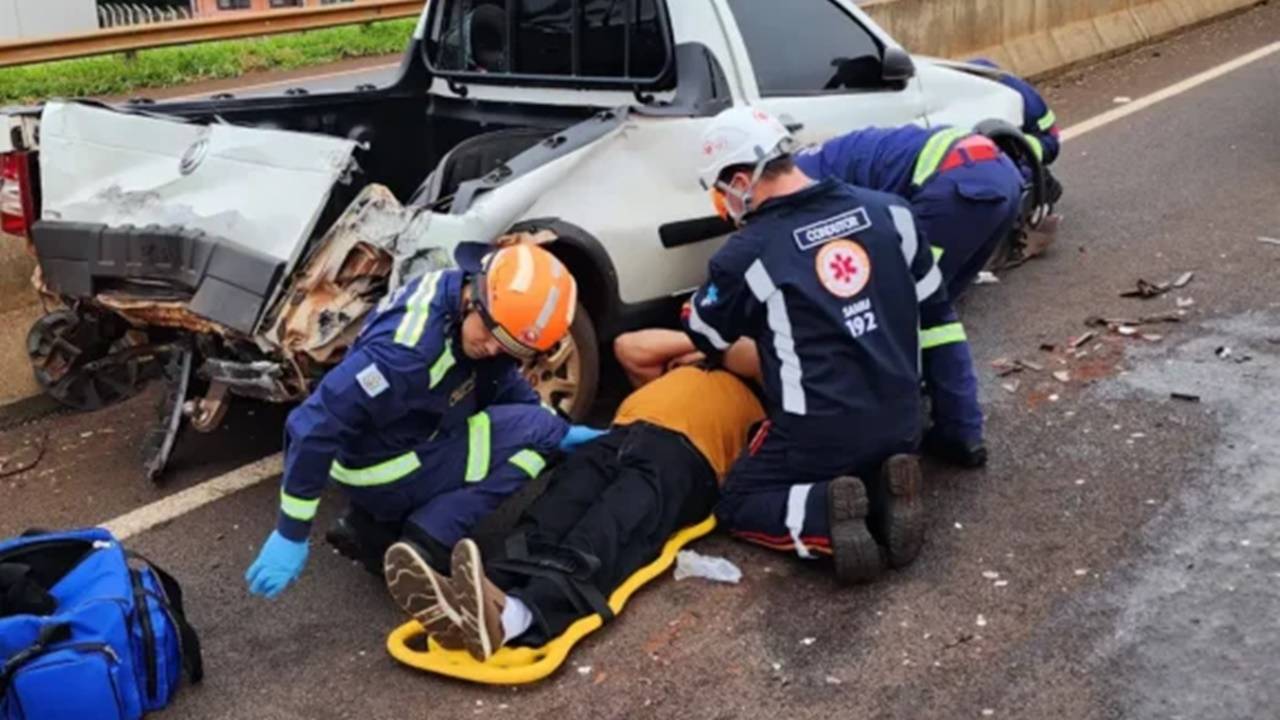 Colisão traseira envolvendo três veículos deixa um ferido na BR-369 em Corbélia