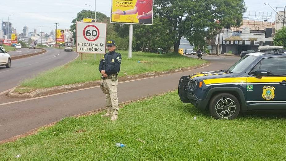 PRF realiza operação para evitar “fura-fila” na entrada da Ponte da Amizade em Foz do Iguaçu