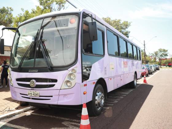 Ônibus Lilás oferece serviços e lazer para mulheres em Cascavel