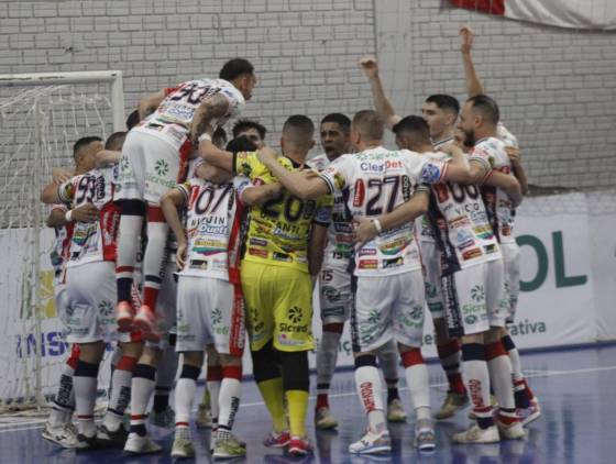 Cascavel e Foz Cataratas empatam em jogo eletrizante na Liga Nacional de Futsal