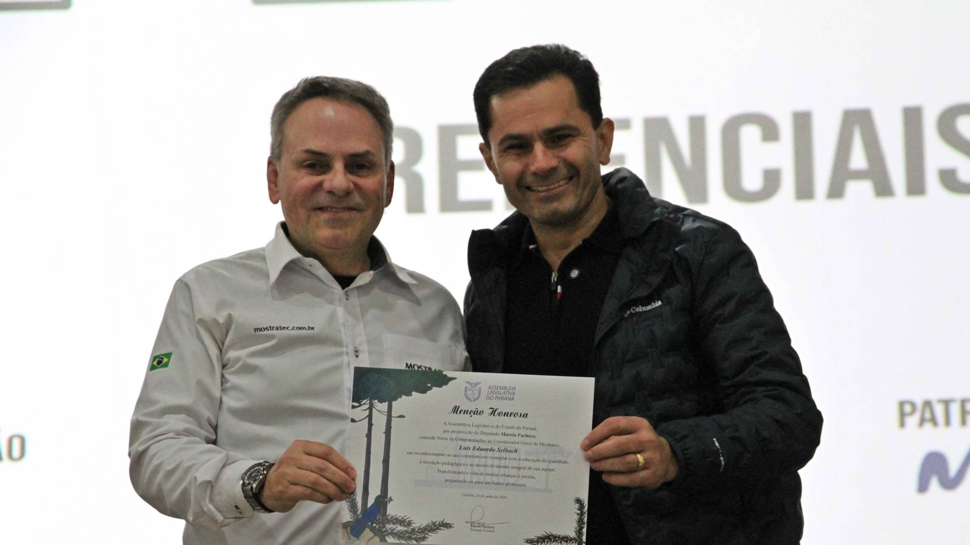 Deputado Márcio Pacheco homenageia coordenador-geral da Mostratec na FECET