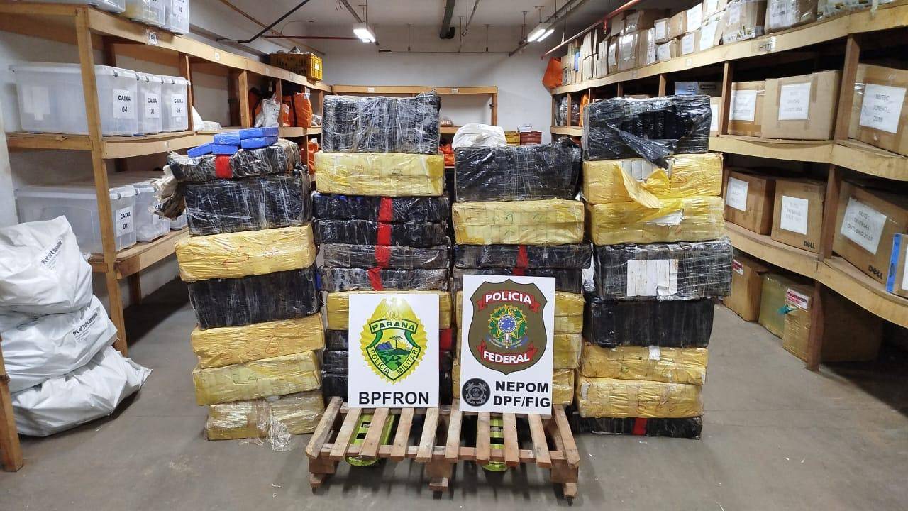 Polícia Federal e Militar apreendem mais de meia tonelada de maconha na fronteira do Paraná