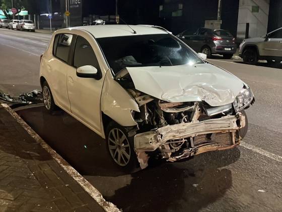 Jovem é detido após acidente de trânsito no centro de Cascavel, com maconha, haxixe, ecstasy e LSD