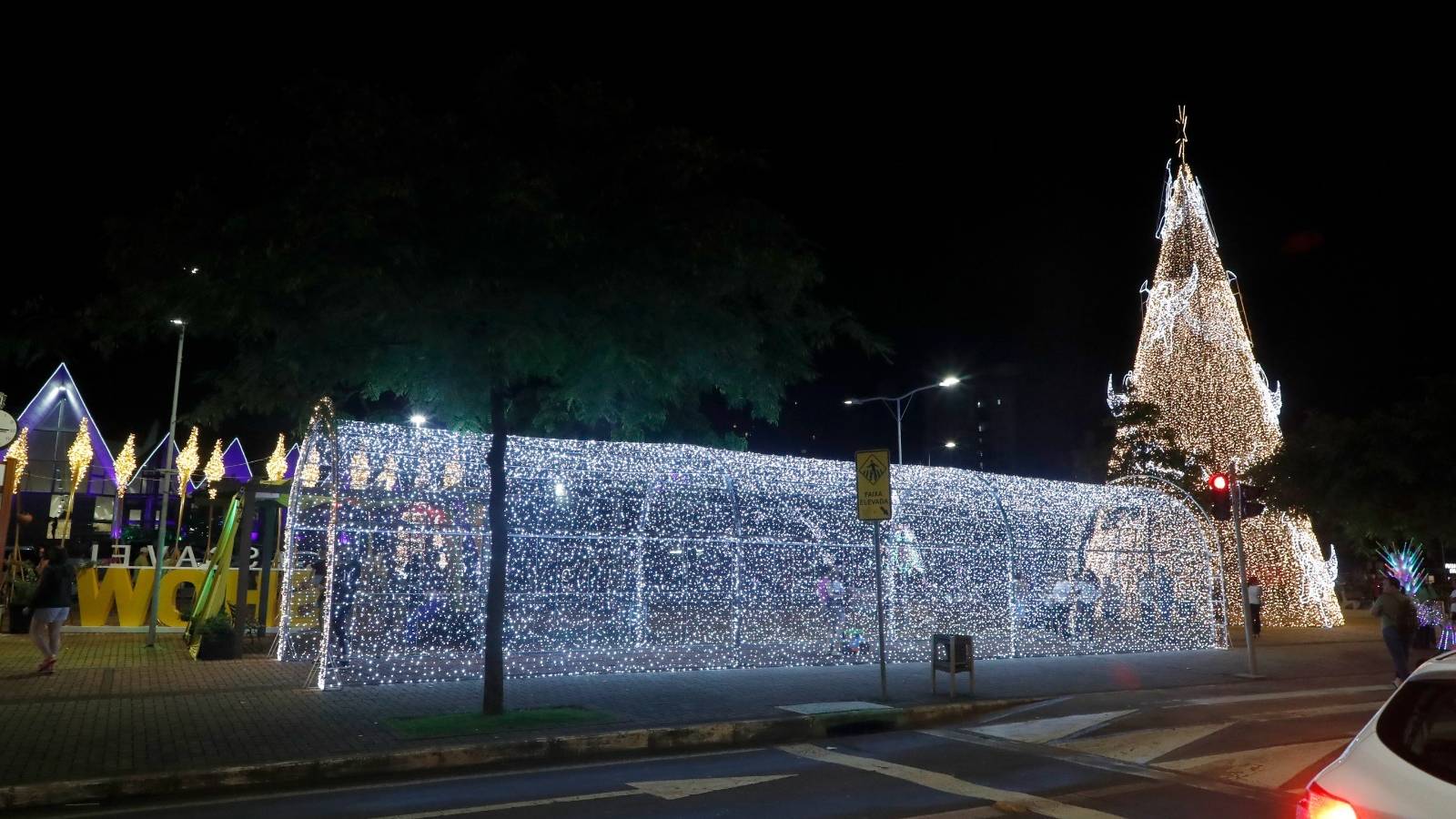 Cascavel Brilha: Túnel de Luz e Mostra Histórico Cultural estarão presente na celebração aos 73 Anos