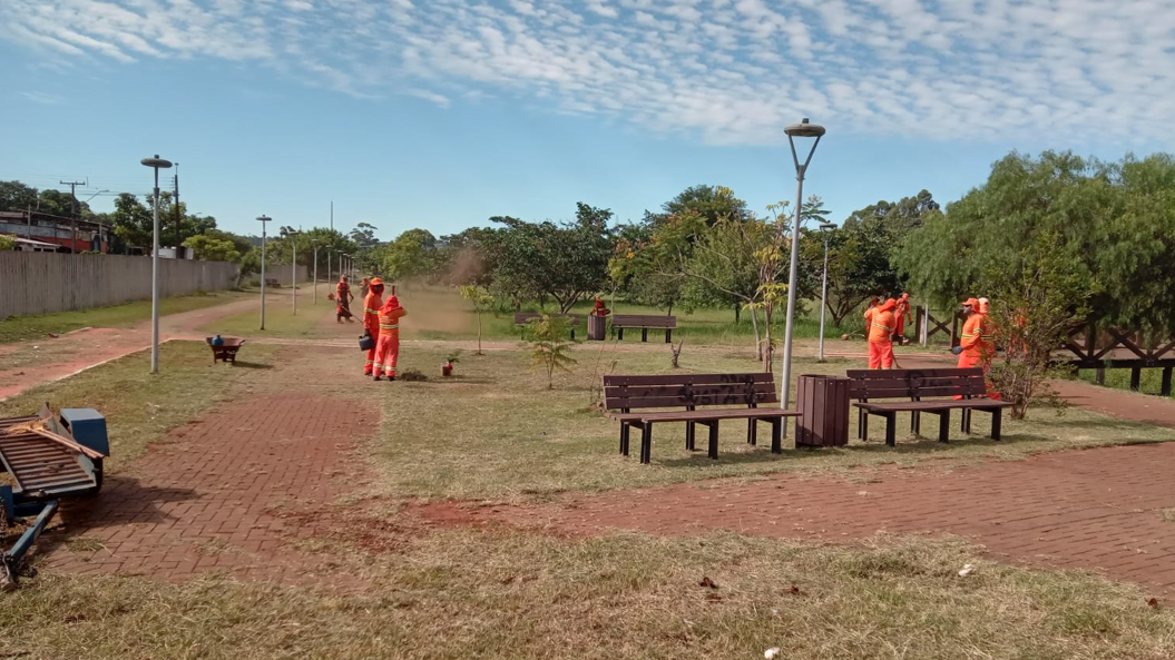 Meio Ambiente trabalha na manutenção de espaços públicos em Cascavel