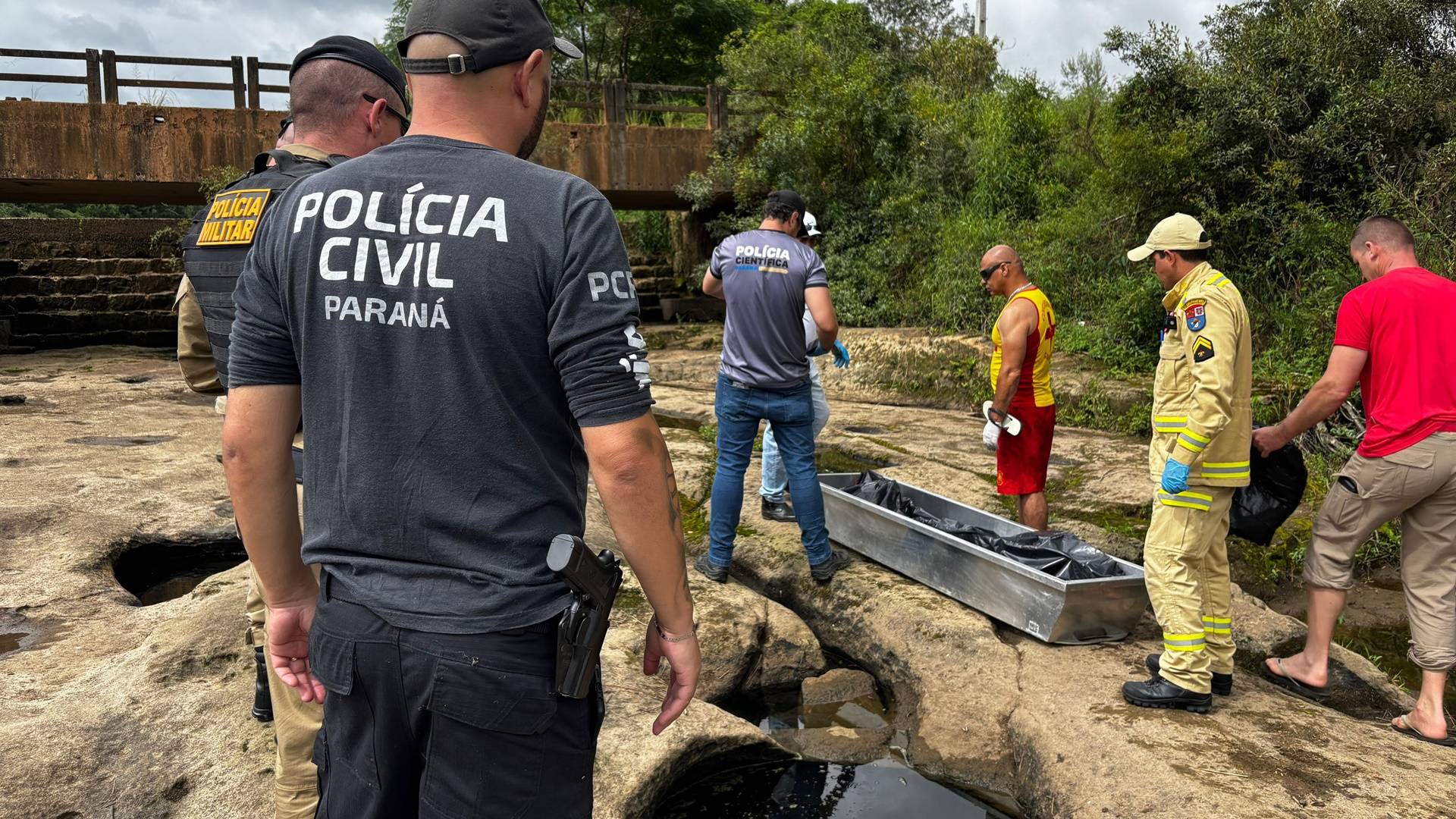 Corpo de jovem desaparecida é encontrado em rio; Polícia investiga ligação com acidente fatal