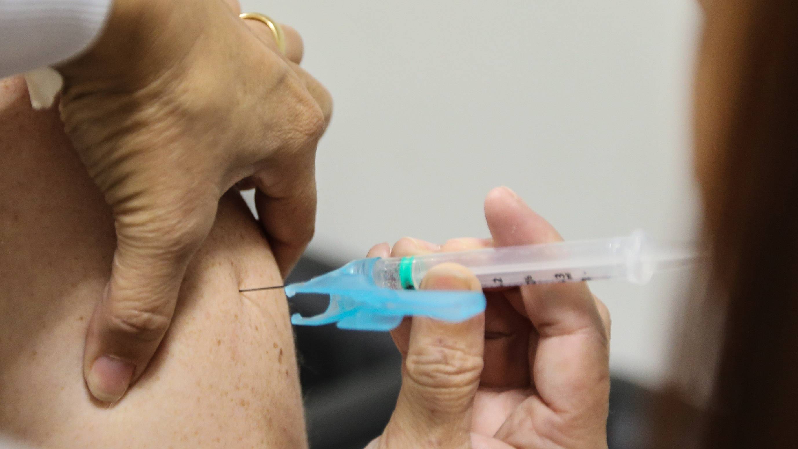 Ministério da Saúde antecipa vacinação contra a gripe no Paraná, que começa no dia 25