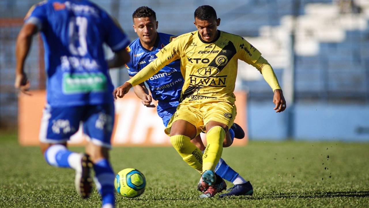 FC Cascavel luta até o fim, marca nos acréscimos, vence fora de casa e segue líder