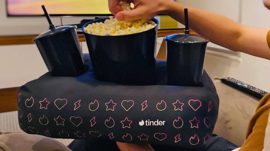 Deu Match: clientes pagam apenas R$ 30 em kit pipoca e voucher do Tinder Gold