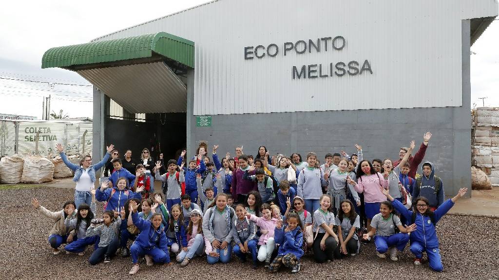 Estudantes da Escola Maria Fumiko visitam ecoponto e indústria que trabalha com reciclagem