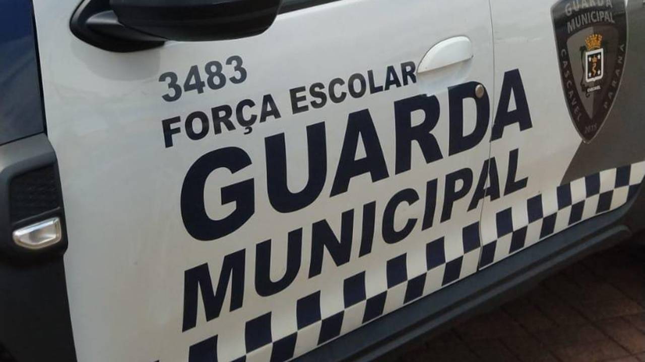 Guarda Municipal interrompe briga e apreende drogas em frente ao Colégio Estadual do Jardim Clarito