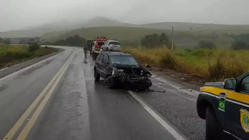 Irmãos morrem em acidente após velório do pai na BR-101