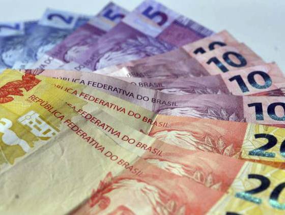 Parcela de R$ 600 do Auxílio Brasil começa a ser paga nesta terça-feira (09/08)