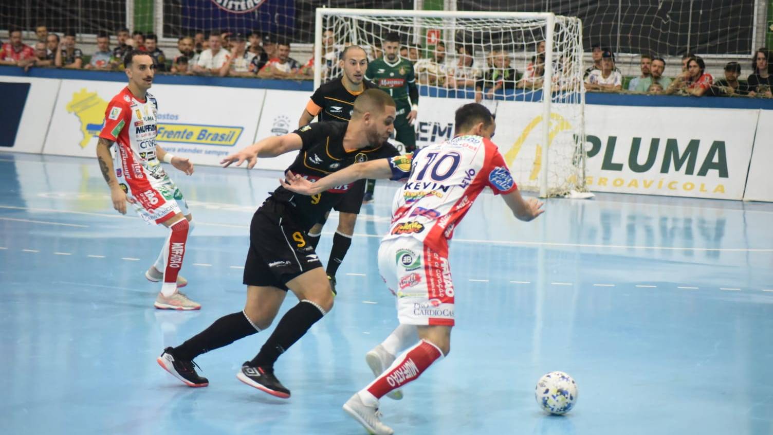 Em jogo com paradas por problemas no ginásio, Cascavel Futsal vence Sorocaba