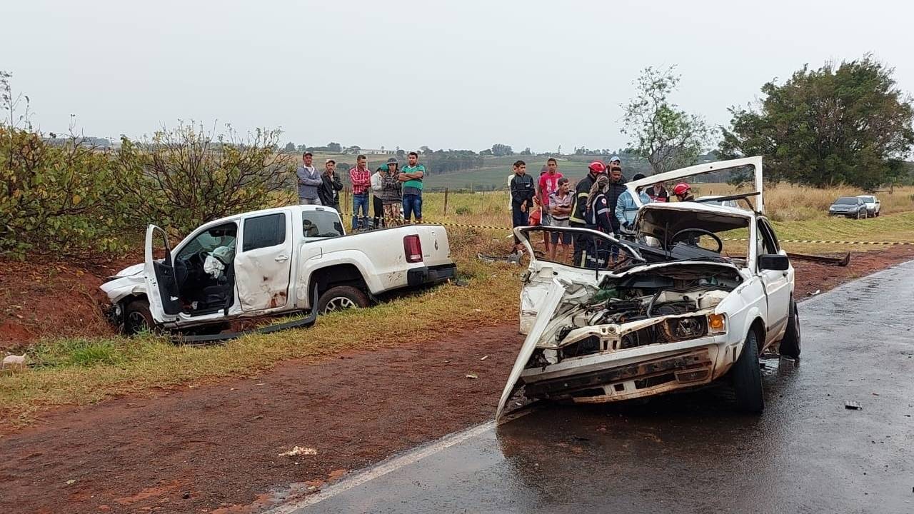 Duas pessoas morrem em grave acidente na PR-463 no noroeste do Paraná