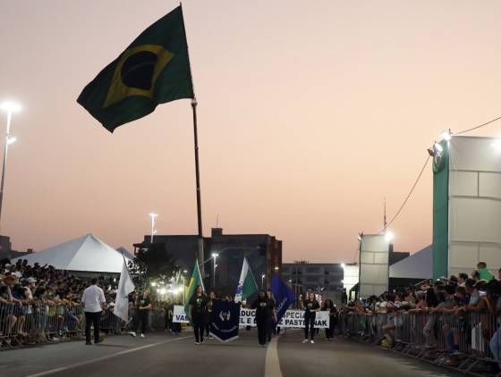 Cascavel celebra a Pátria com desfile cívico que reúne 45 mil pessoas