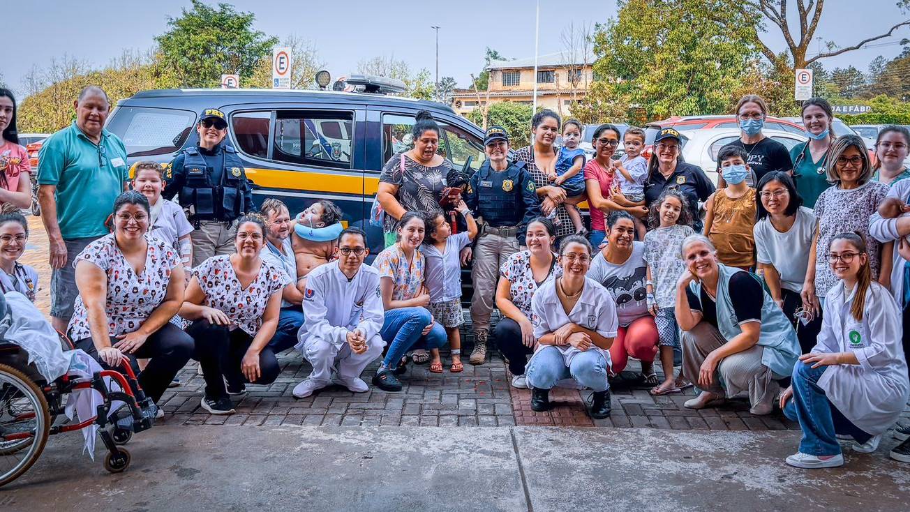 PRF leva alegria a crianças internadas no HUOP durante a Semana da Criança