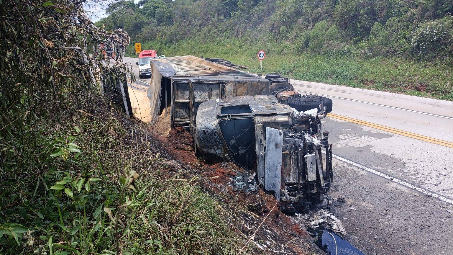 Motorista morre carbonizado em acidente na PRC-280 no sudoeste do Paraná