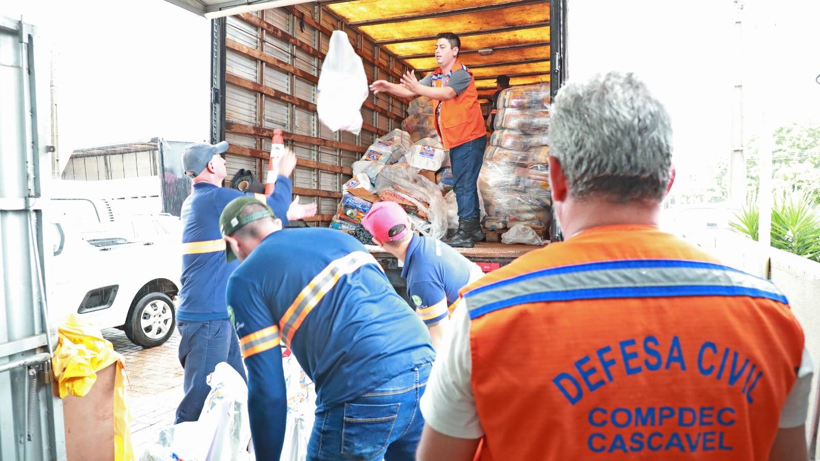 Cascavel recebe cerca de 280 kits de ajuda humanitária para afetados por tornado