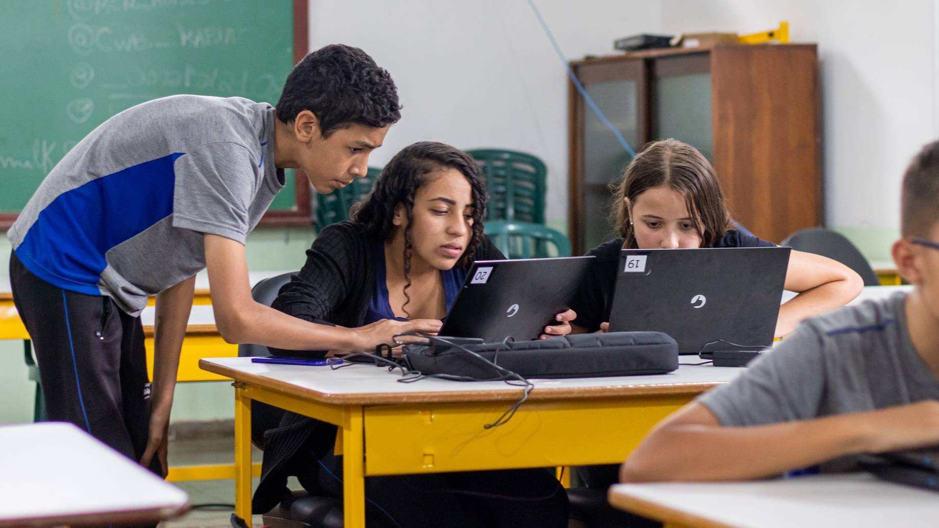 Censo Escolar: Paraná é líder do ranking nacional em oferta de computadores e conectividade