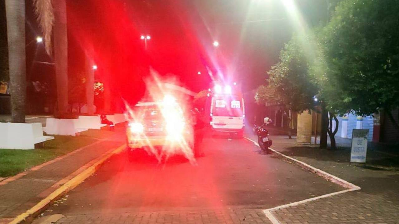Motociclista morre após perder controle da direção e se envolver em batida no centro de Jesuítas
