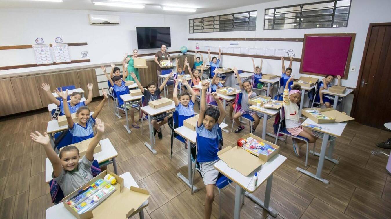 Alunos da rede municipal de Toledo já estão recebendo kits de material escolar