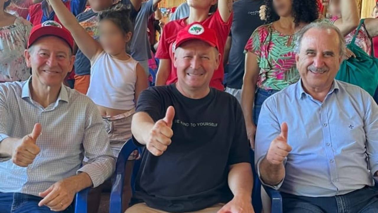 Renato Silva (PL) participa de evento com líder nacional do MST e desagrada aliados