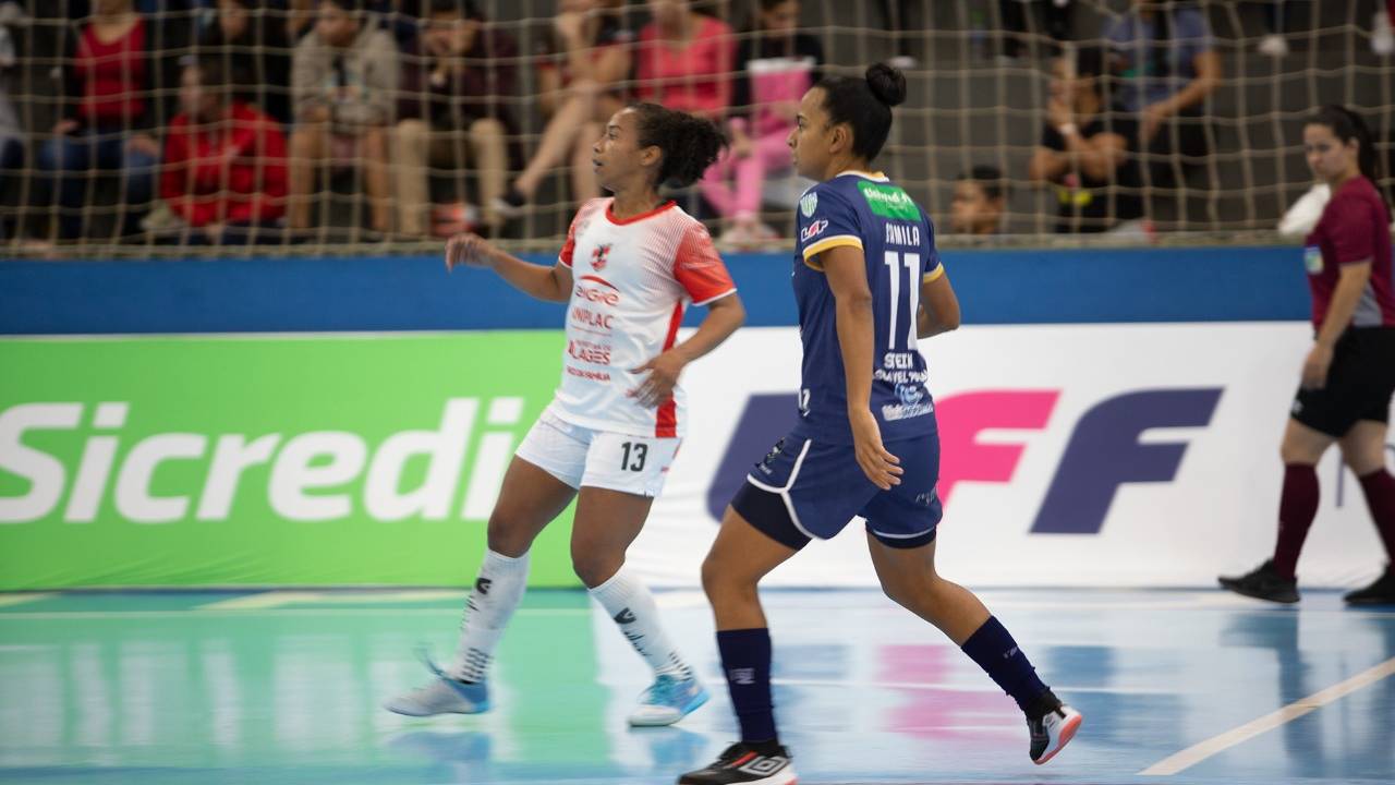 Leoas da Serra vence Stein pela terceira rodada da Liga Feminina de Futsal