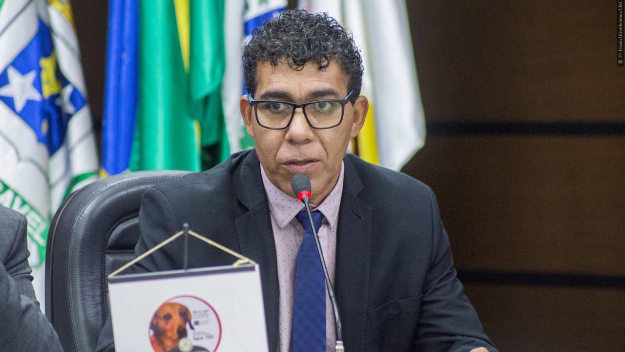 Josias de Souza pede à Prefeitura melhorias em escolas e rua da região norte