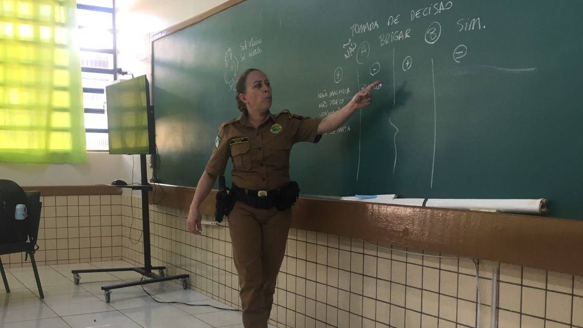 Policial Militar realiza trabalho preventivo em escola de Iguatu